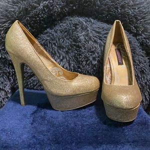 Size :6 1/2, Dollhouse shoes, gold glitter